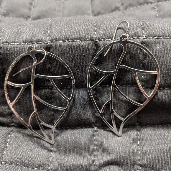 Leaf earrings - Picture 2 of 2